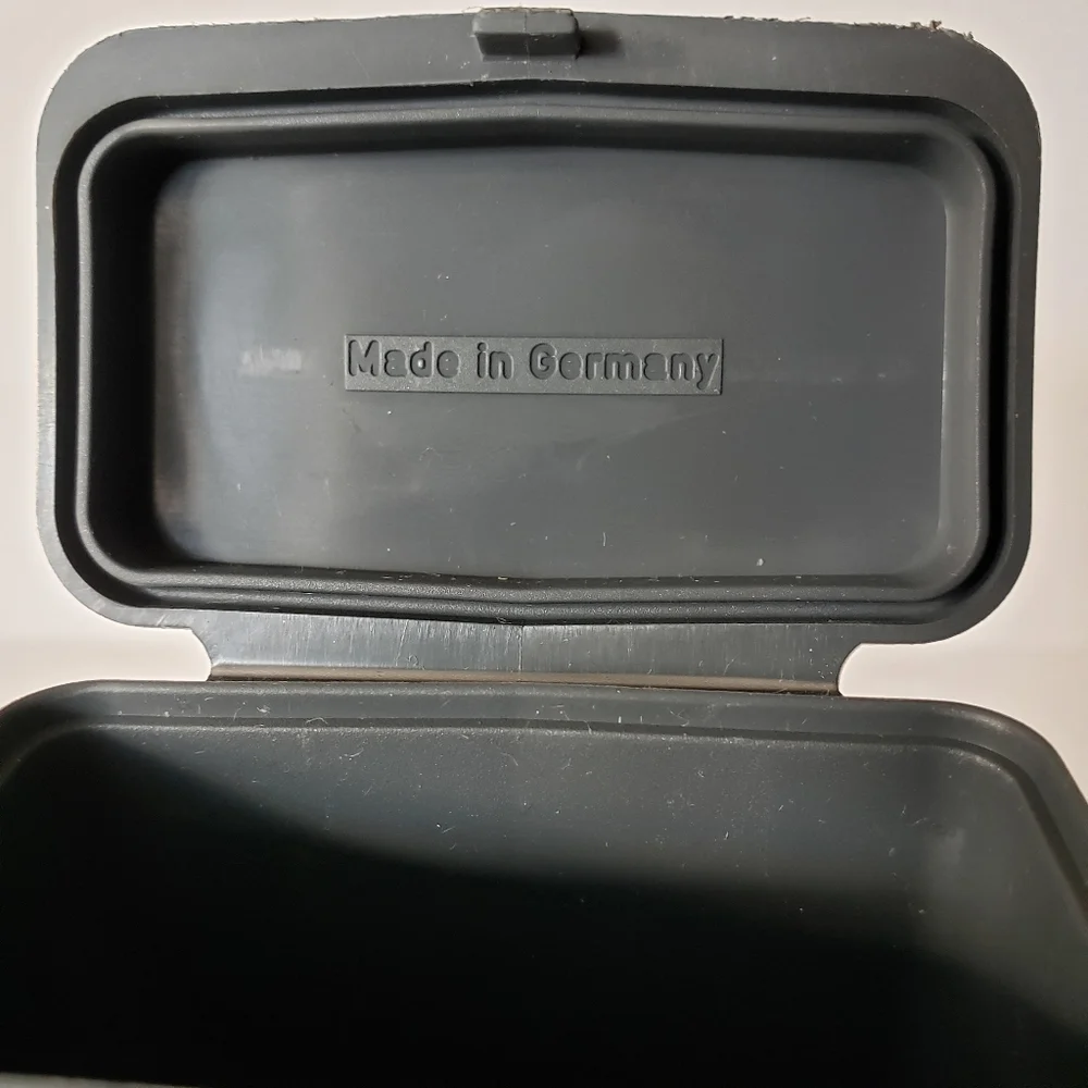 Film Shielding Canister for up to 4 rolls of 35mm Film